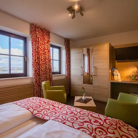 Berggasthof & Goetzinger Hoehe 3* נוישטט אן זאקסן