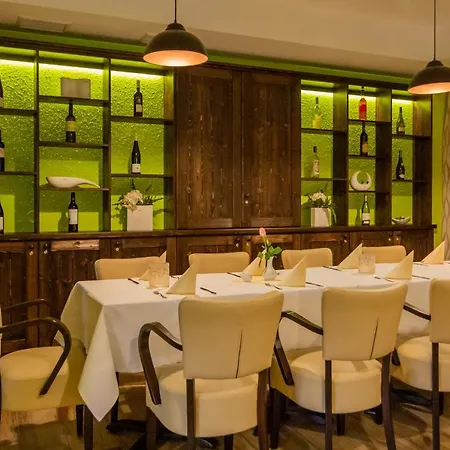 Berggasthof & Goetzinger Hoehe מלון נוישטט אן זאקסן