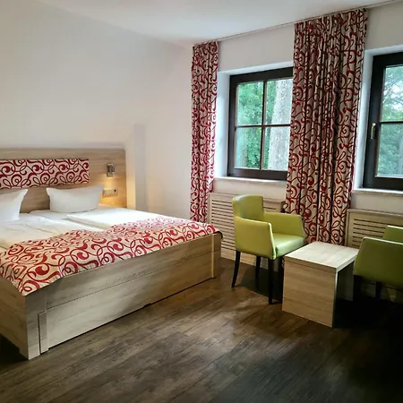 מלון Berggasthof & Goetzinger Hoehe