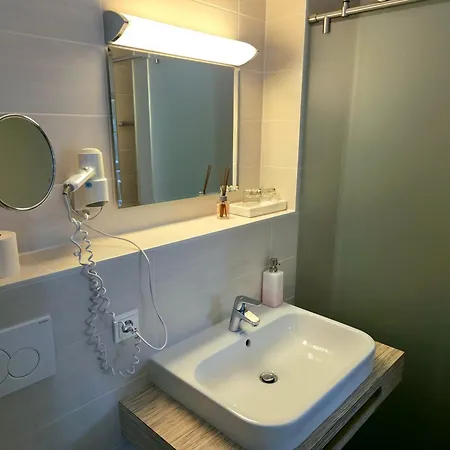 호텔 Berggasthof & Goetzinger Hoehe 3*