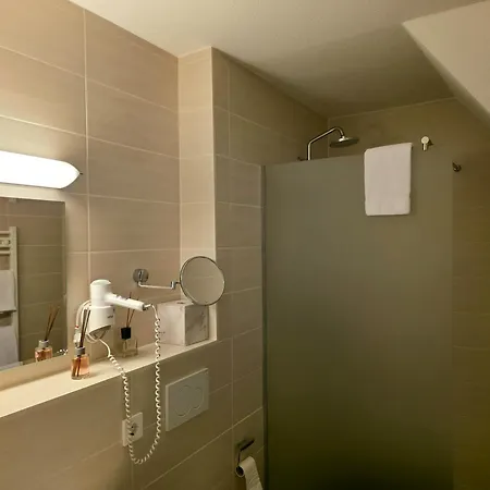 Berggasthof & Goetzinger Hoehe מלון 3*