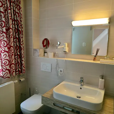 Berggasthof & Goetzinger Hoehe 3* נוישטט אן זאקסן