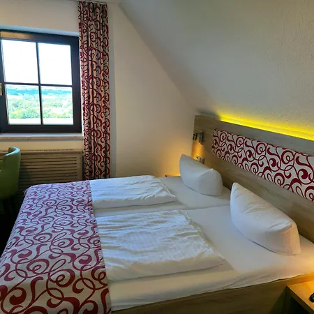 מלון Berggasthof & Goetzinger Hoehe 3*