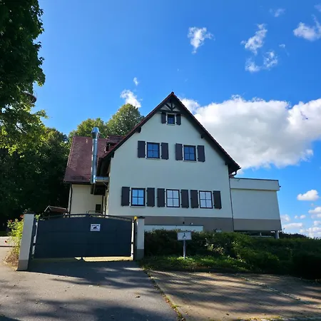 Berggasthof & Goetzinger Hoehe 3* נוישטט אן זאקסן