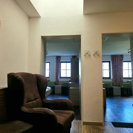 Berggasthof & Goetzinger Hoehe 3* נוישטט אן זאקסן